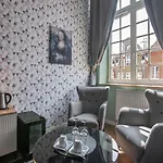 Black Swan House, Old Town